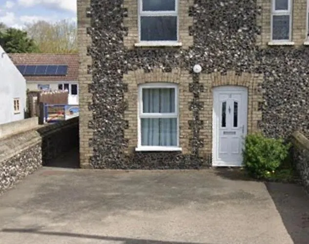 Charming 3 Bedroom Flint Cottage